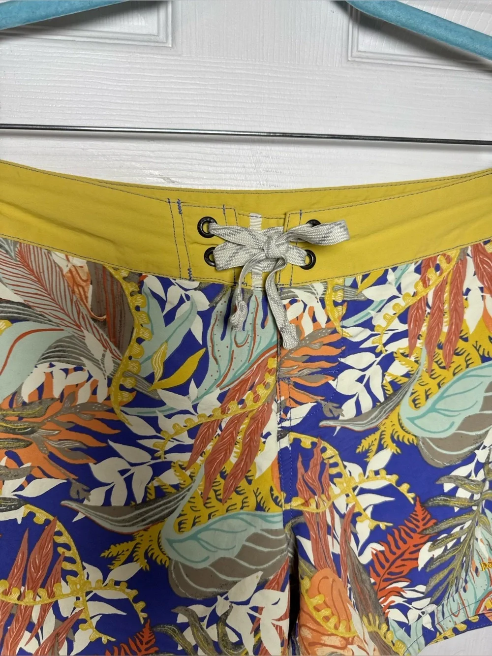 Patagonia Women's Wavefarer Boardshorts Jurassic Ferns Size 10 Coastal Tropical